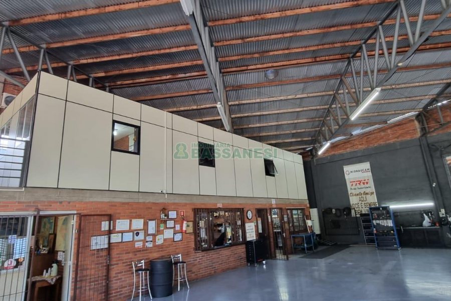 Pavilhão com 535m², no bairro Ana Rech em Caxias do Sul para Comprar