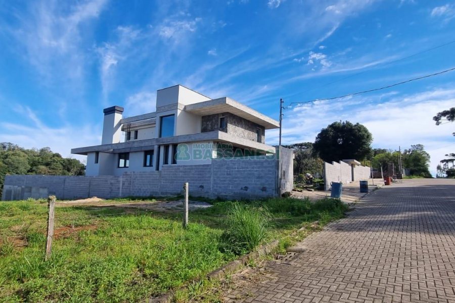 Casa com 456m², 3 dormitórios, 2 vagas, no bairro São Ciro em Caxias do Sul para Comprar