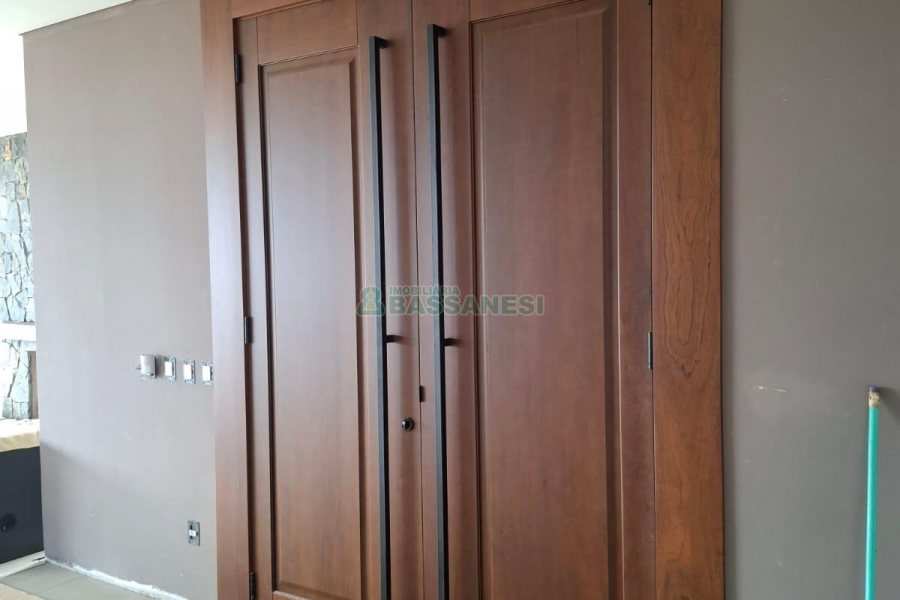 Casa com 456m², 3 dormitórios, 2 vagas, no bairro São Ciro em Caxias do Sul para Comprar