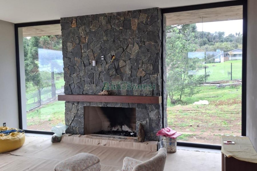 Casa com 456m², 3 dormitórios, 2 vagas, no bairro São Ciro em Caxias do Sul para Comprar