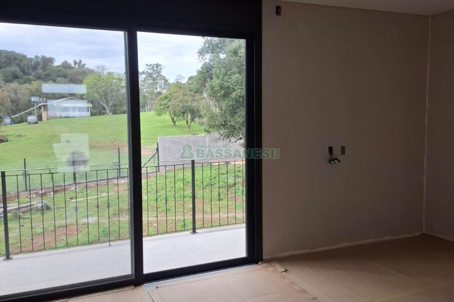 Casa com 456m², 3 dormitórios, 2 vagas, no bairro São Ciro em Caxias do Sul para Comprar