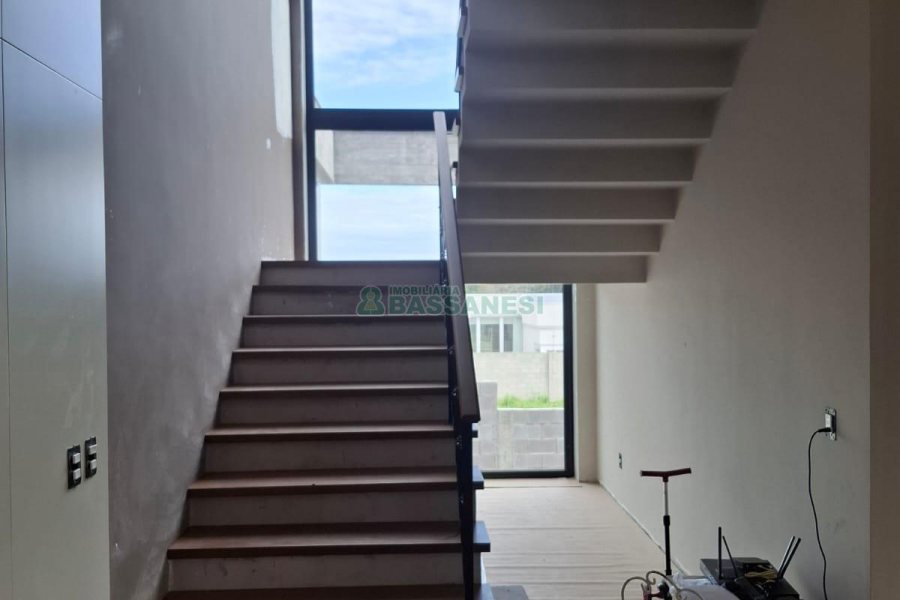Casa com 456m², 3 dormitórios, 2 vagas, no bairro São Ciro em Caxias do Sul para Comprar