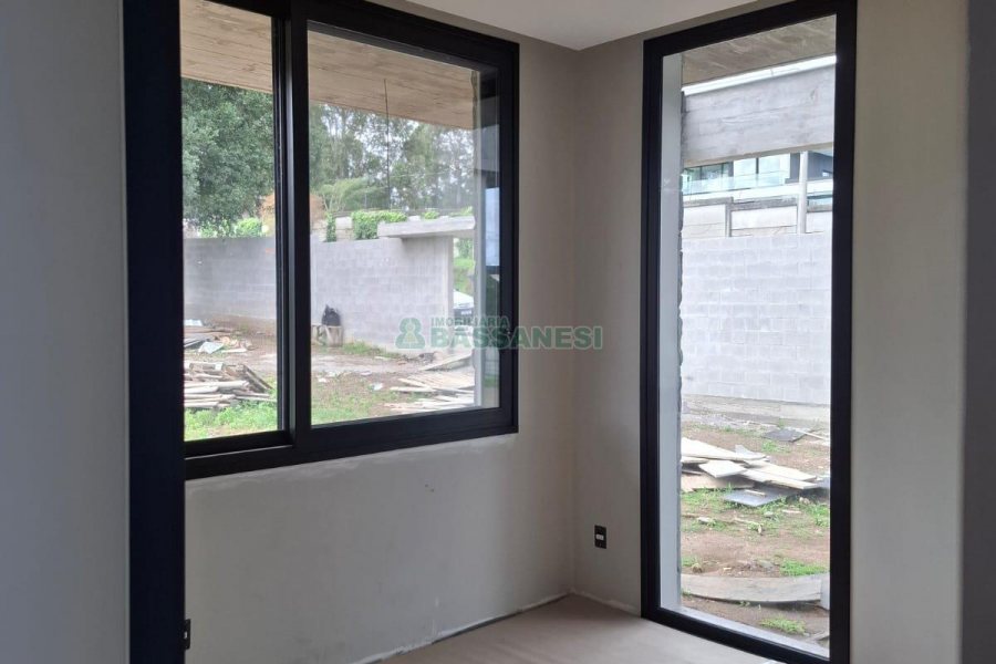 Casa com 456m², 3 dormitórios, 2 vagas, no bairro São Ciro em Caxias do Sul para Comprar
