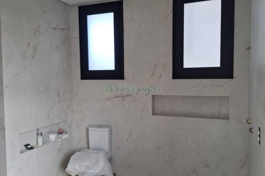 Casa com 456m², 3 dormitórios, 2 vagas, no bairro São Ciro em Caxias do Sul para Comprar