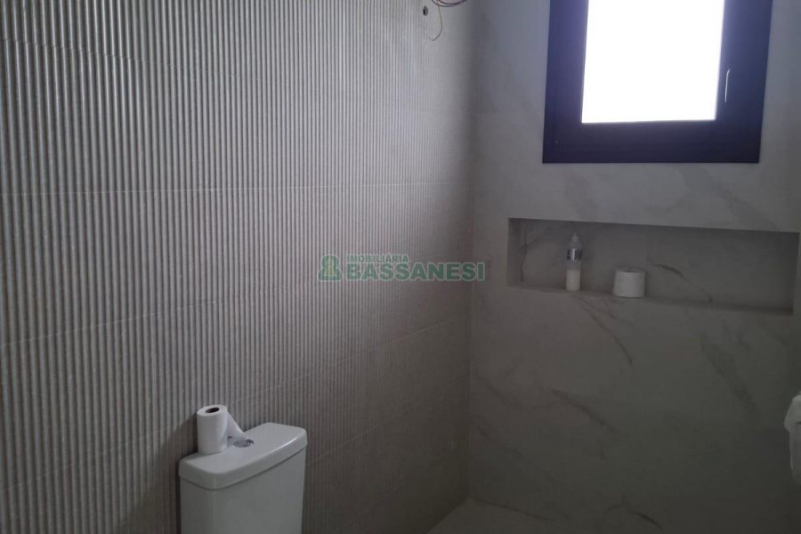 Casa com 456m², 3 dormitórios, 2 vagas, no bairro São Ciro em Caxias do Sul para Comprar