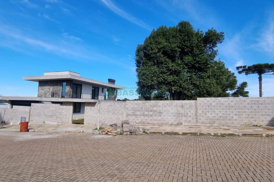 Casa com 456m², 3 dormitórios, 2 vagas, no bairro São Ciro em Caxias do Sul para Comprar