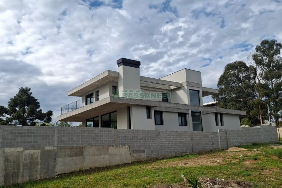Casa com 456m², 3 dormitórios, 2 vagas, no bairro São Ciro em Caxias do Sul para Comprar