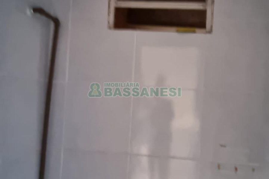 Casa com 204m², 3 dormitórios, 1 vaga, no bairro Mariland em Caxias do Sul para Comprar