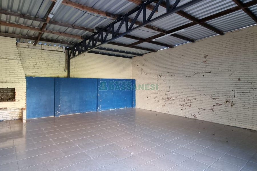 Casa com 204m², 3 dormitórios, 1 vaga, no bairro Mariland em Caxias do Sul para Comprar