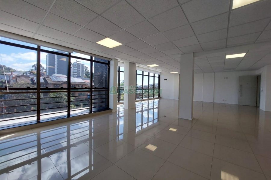 Sala com 97m², 1 vaga, no bairro Floresta em Caxias do Sul para Alugar