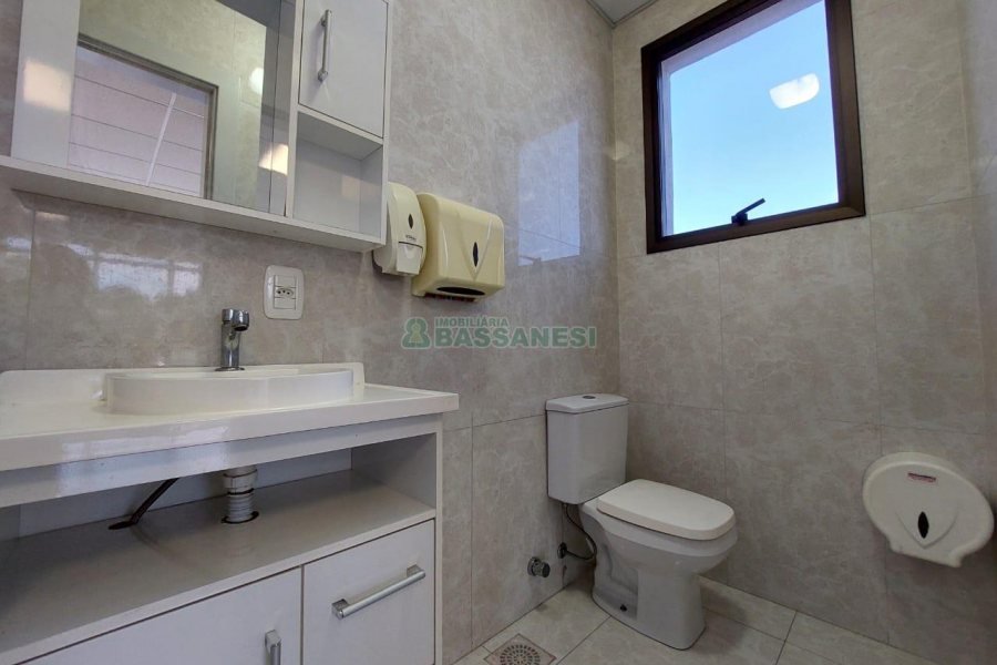 Sala com 97m², 1 vaga, no bairro Floresta em Caxias do Sul para Alugar
