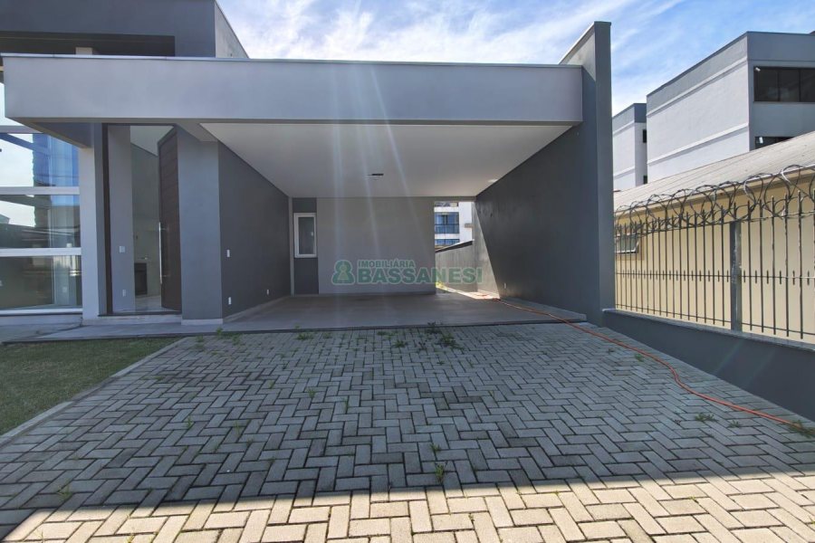 Casa com 180m², 3 dormitórios, 2 vagas, no bairro Bela Vista em Caxias do Sul para Comprar
