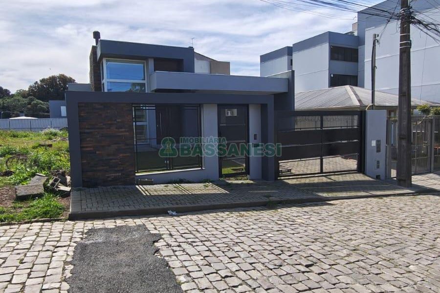 Casa com 180m², 3 dormitórios, 2 vagas, no bairro Bela Vista em Caxias do Sul para Comprar