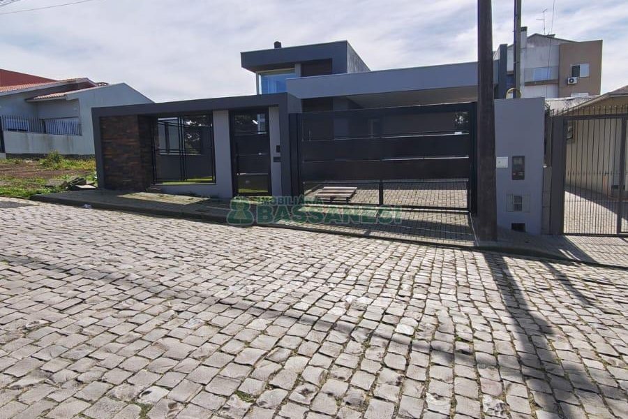 Casa com 180m², 3 dormitórios, 2 vagas, no bairro Bela Vista em Caxias do Sul para Comprar