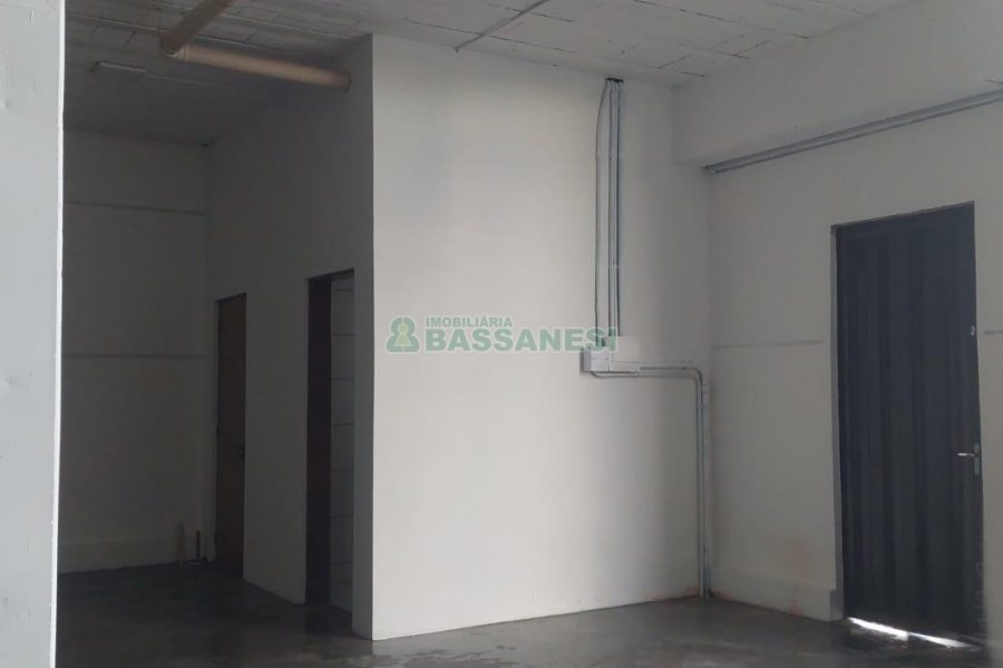Pavilhão com 276m², no bairro Esplanada em Caxias do Sul para Alugar