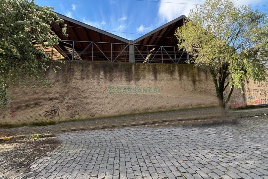 Pavilhão com 1000m², no bairro Exposição em Caxias do Sul para Alugar