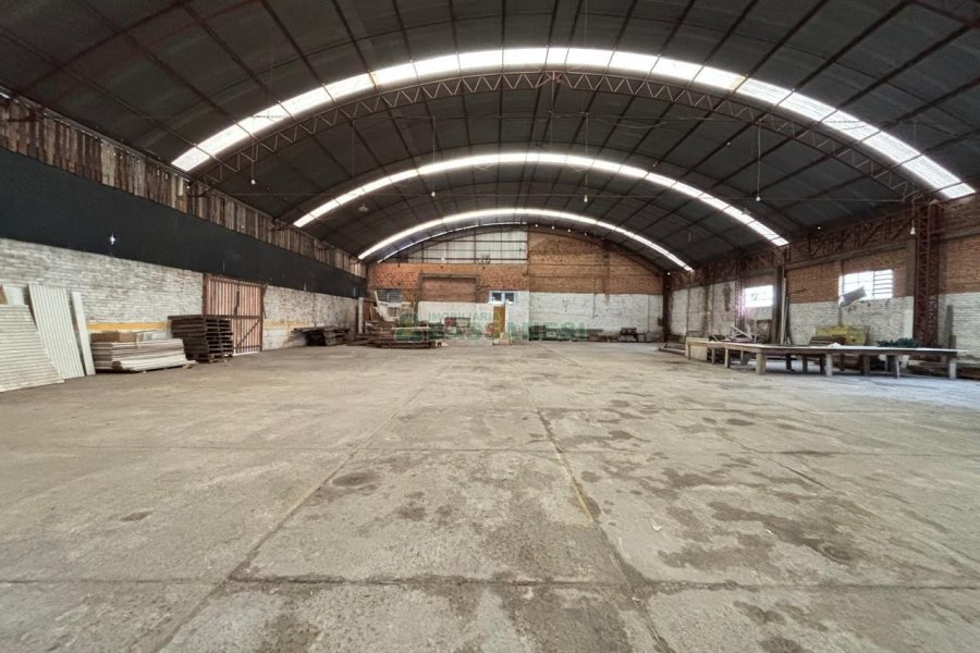 Pavilhão com 1000m², no bairro Exposição em Caxias do Sul para Alugar
