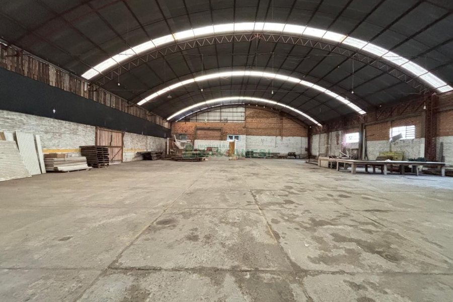 Pavilhão com 1000m², no bairro Exposição em Caxias do Sul para Alugar