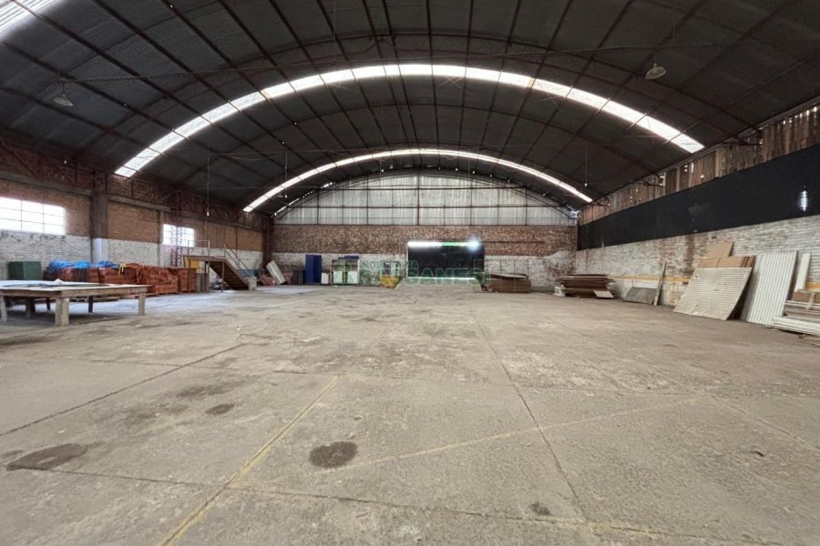 Pavilhão com 1000m², no bairro Exposição em Caxias do Sul para Alugar