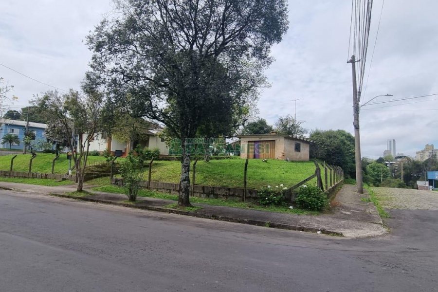 Casa com 36m², 3 dormitórios, no bairro Santa Catarina em Caxias do Sul para Comprar