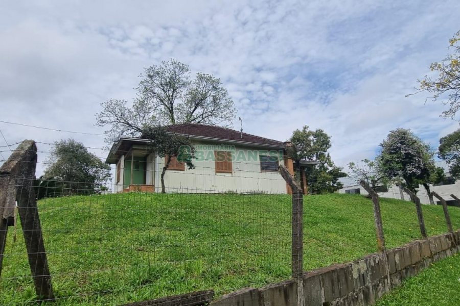 Casa com 36m², 3 dormitórios, no bairro Santa Catarina em Caxias do Sul para Comprar