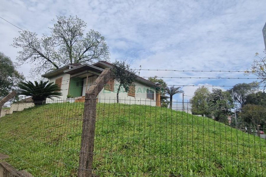 Casa com 36m², 3 dormitórios, no bairro Santa Catarina em Caxias do Sul para Comprar