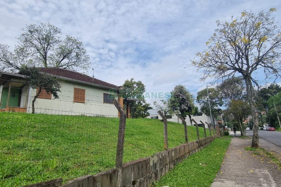 Casa com 36m², 3 dormitórios, no bairro Santa Catarina em Caxias do Sul para Comprar