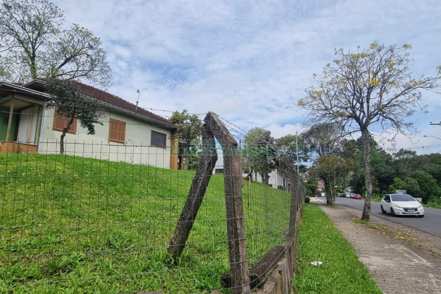 Casa com 36m², 3 dormitórios, no bairro Santa Catarina em Caxias do Sul para Comprar