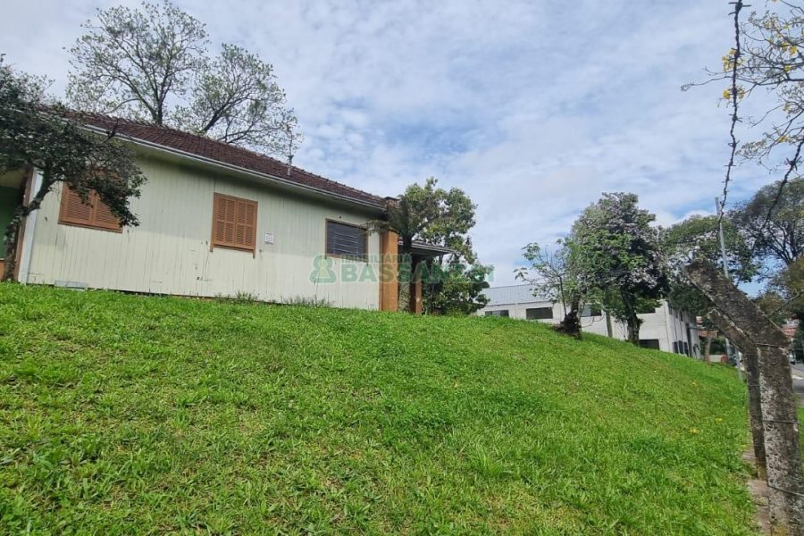 Casa com 36m², 3 dormitórios, no bairro Santa Catarina em Caxias do Sul para Comprar