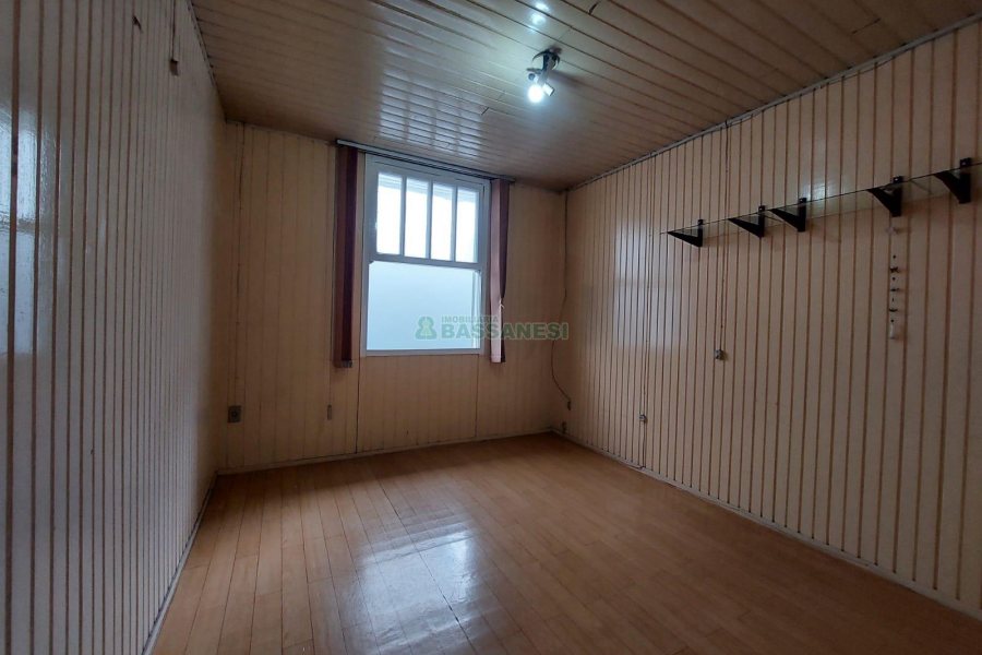 Casa com 120m², 2 dormitórios, 2 vagas, no bairro Exposição em Caxias do Sul para Alugar