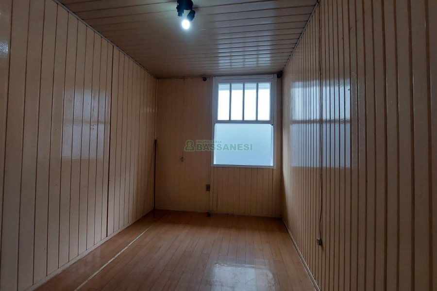 Casa com 120m², 2 dormitórios, 2 vagas, no bairro Exposição em Caxias do Sul para Alugar
