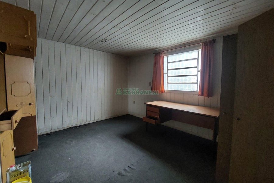 Casa com 120m², 2 dormitórios, 2 vagas, no bairro Exposição em Caxias do Sul para Alugar