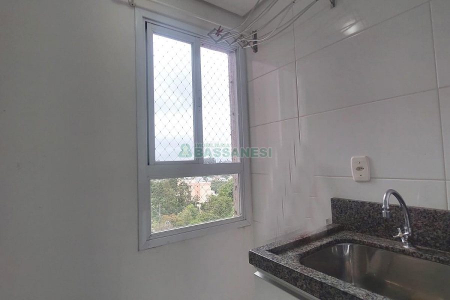 Apto Mobiliado com 48m², 2 dormitórios, 1 vaga, no bairro Vinhedos em Caxias do Sul para Alugar