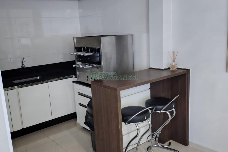 Apto Mobiliado com 48m², 2 dormitórios, 1 vaga, no bairro Vinhedos em Caxias do Sul para Alugar