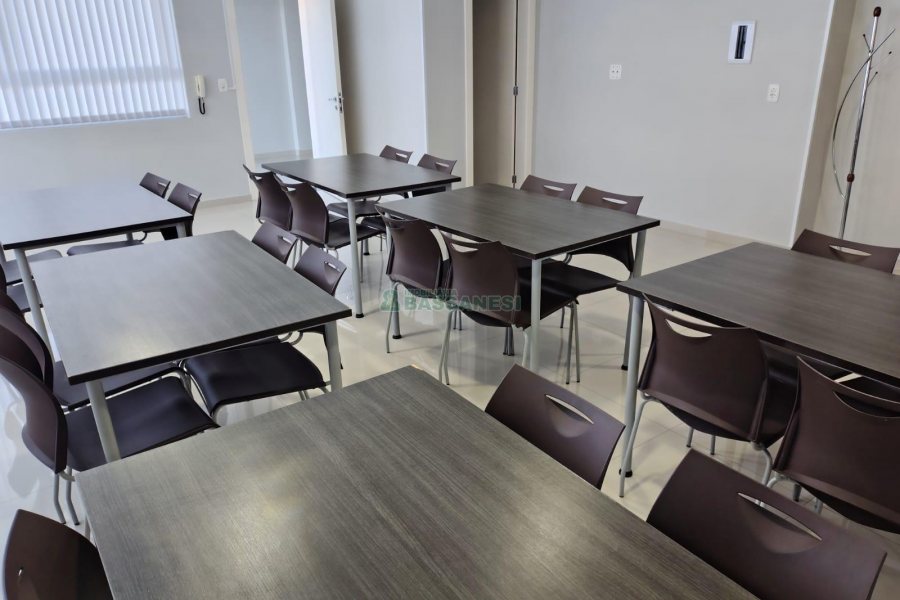 Apto Mobiliado com 48m², 2 dormitórios, 1 vaga, no bairro Vinhedos em Caxias do Sul para Alugar