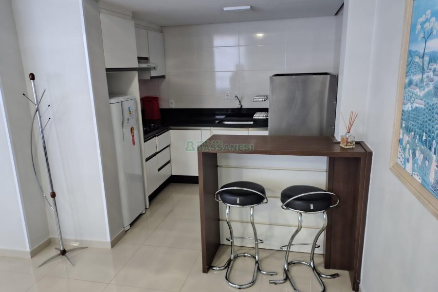 Apto Mobiliado com 48m², 2 dormitórios, 1 vaga, no bairro Vinhedos em Caxias do Sul para Alugar