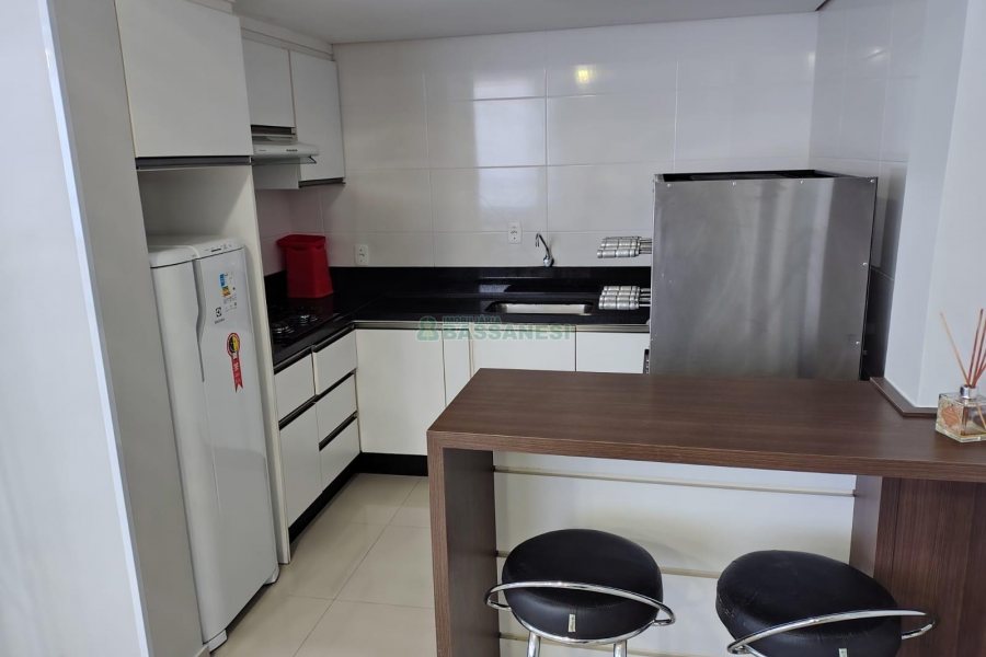 Apto Mobiliado com 48m², 2 dormitórios, 1 vaga, no bairro Vinhedos em Caxias do Sul para Alugar