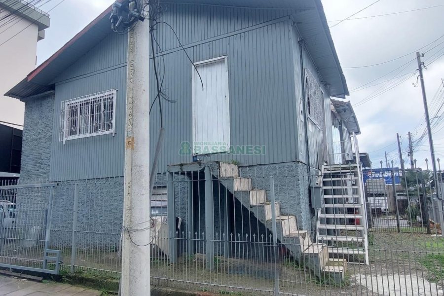 Casa Mobiliada com 90m², 2 dormitórios, no bairro Santa Catarina em Caxias do Sul para Alugar