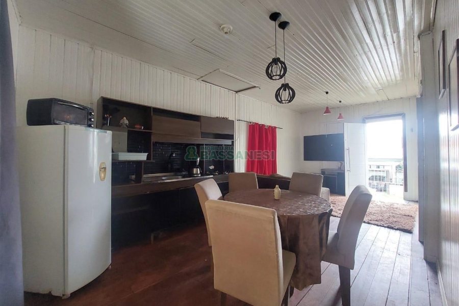 Casa Mobiliada com 90m², 2 dormitórios, no bairro Santa Catarina em Caxias do Sul para Alugar