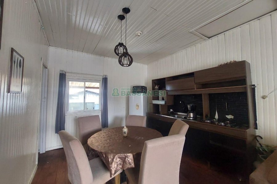 Casa Mobiliada com 90m², 2 dormitórios, no bairro Santa Catarina em Caxias do Sul para Alugar