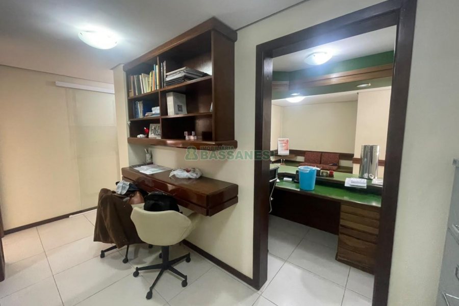 Sala com 105m², 1 vaga, no bairro Centro em Caxias do Sul para Comprar