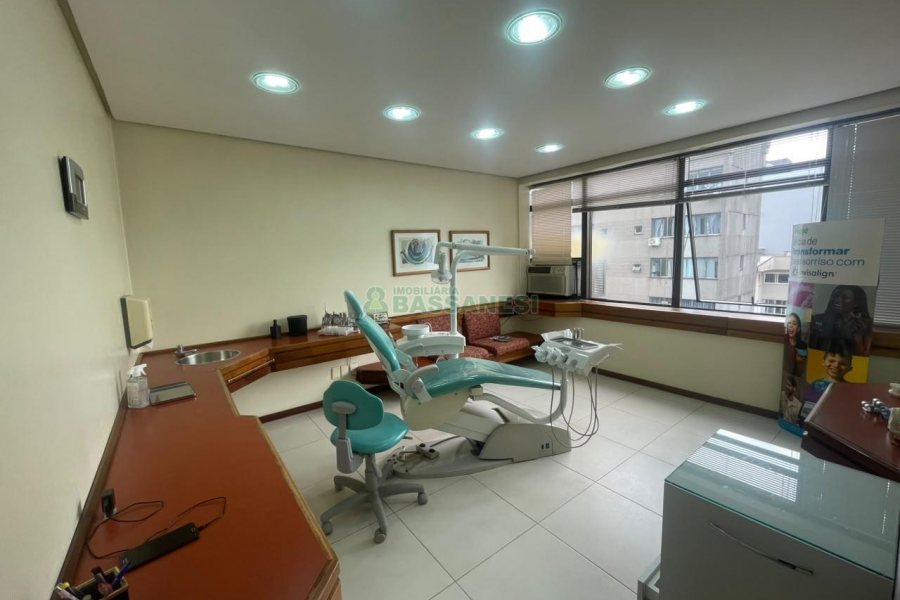 Sala com 105m², 1 vaga, no bairro Centro em Caxias do Sul para Comprar
