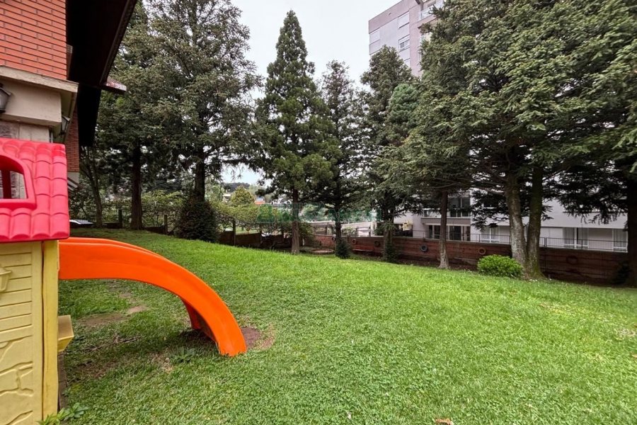 Casa com 390m², 4 dormitórios, 4 vagas, no bairro Lourdes em Caxias do Sul para Alugar