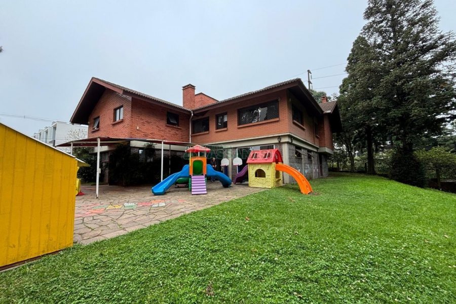 Casa com 390m², 4 dormitórios, 4 vagas, no bairro Lourdes em Caxias do Sul para Alugar