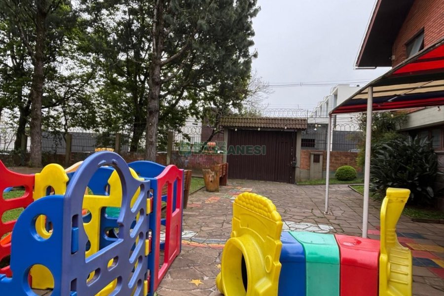 Casa com 390m², 4 dormitórios, 4 vagas, no bairro Lourdes em Caxias do Sul para Alugar