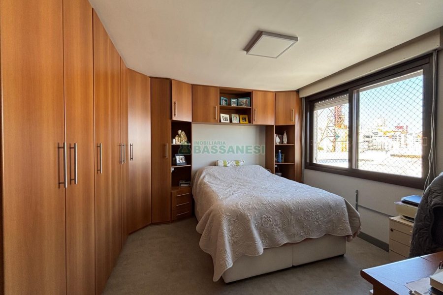 Apto Mobiliado com 250m², 4 dormitórios, 3 vagas, no bairro Centro em Caxias do Sul para Alugar