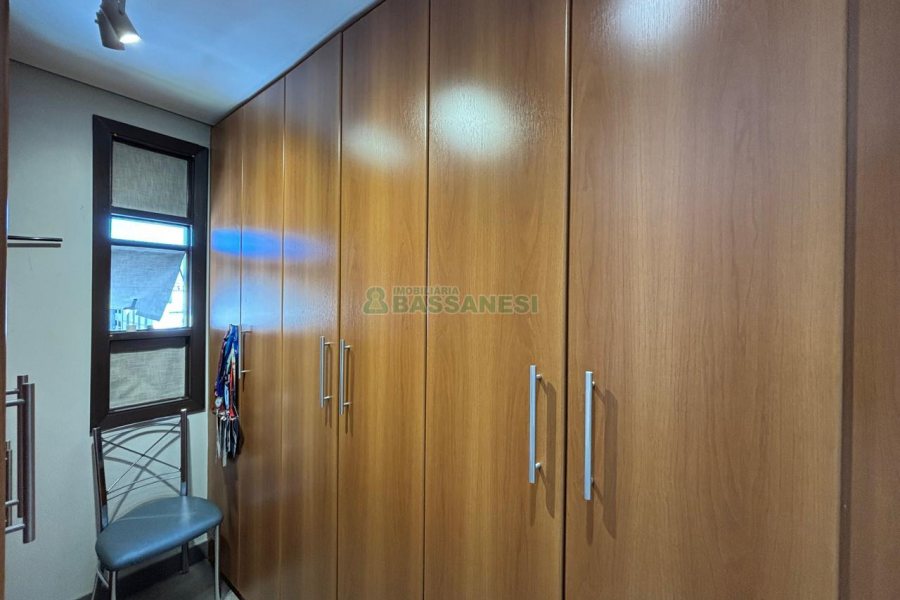 Apto Mobiliado com 250m², 4 dormitórios, 3 vagas, no bairro Centro em Caxias do Sul para Alugar