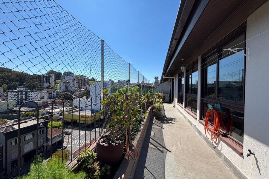 Apto Mobiliado com 250m², 4 dormitórios, 3 vagas, no bairro Centro em Caxias do Sul para Alugar