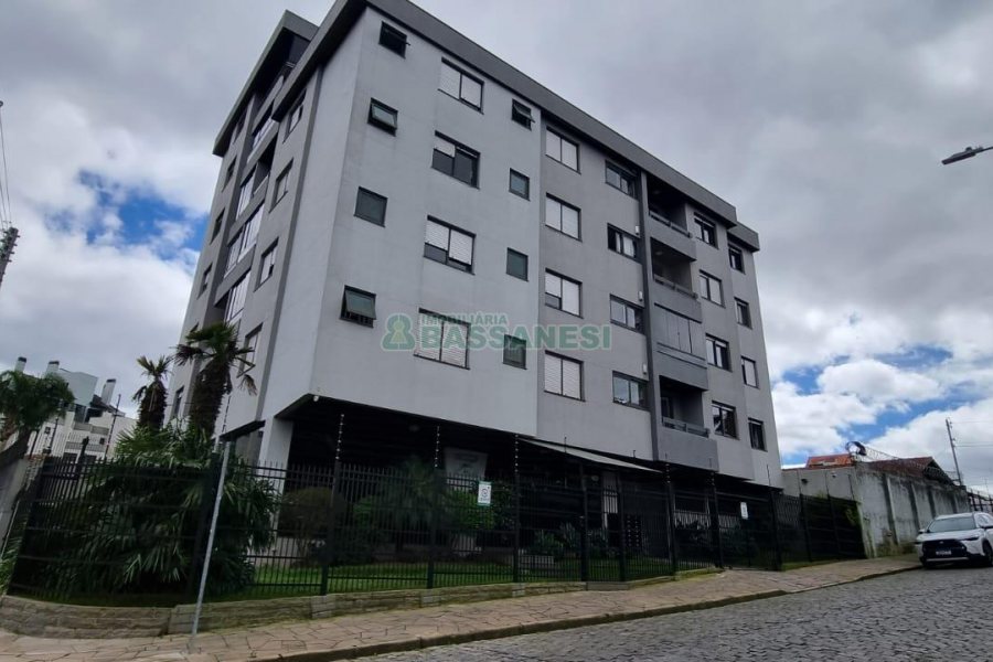 Apartamento com 96m², 3 dormitórios, 2 vagas, no bairro Madureira em Caxias do Sul para Comprar