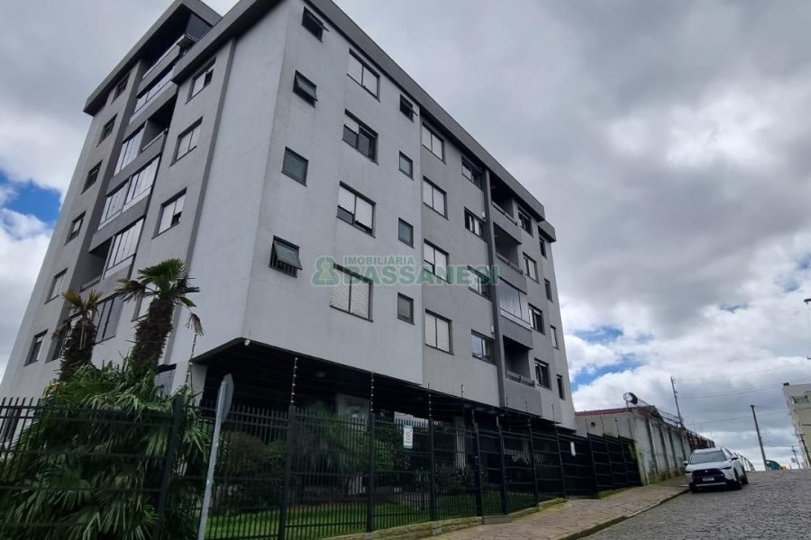 Apartamento com 96m², 3 dormitórios, 2 vagas, no bairro Madureira em Caxias do Sul para Comprar
